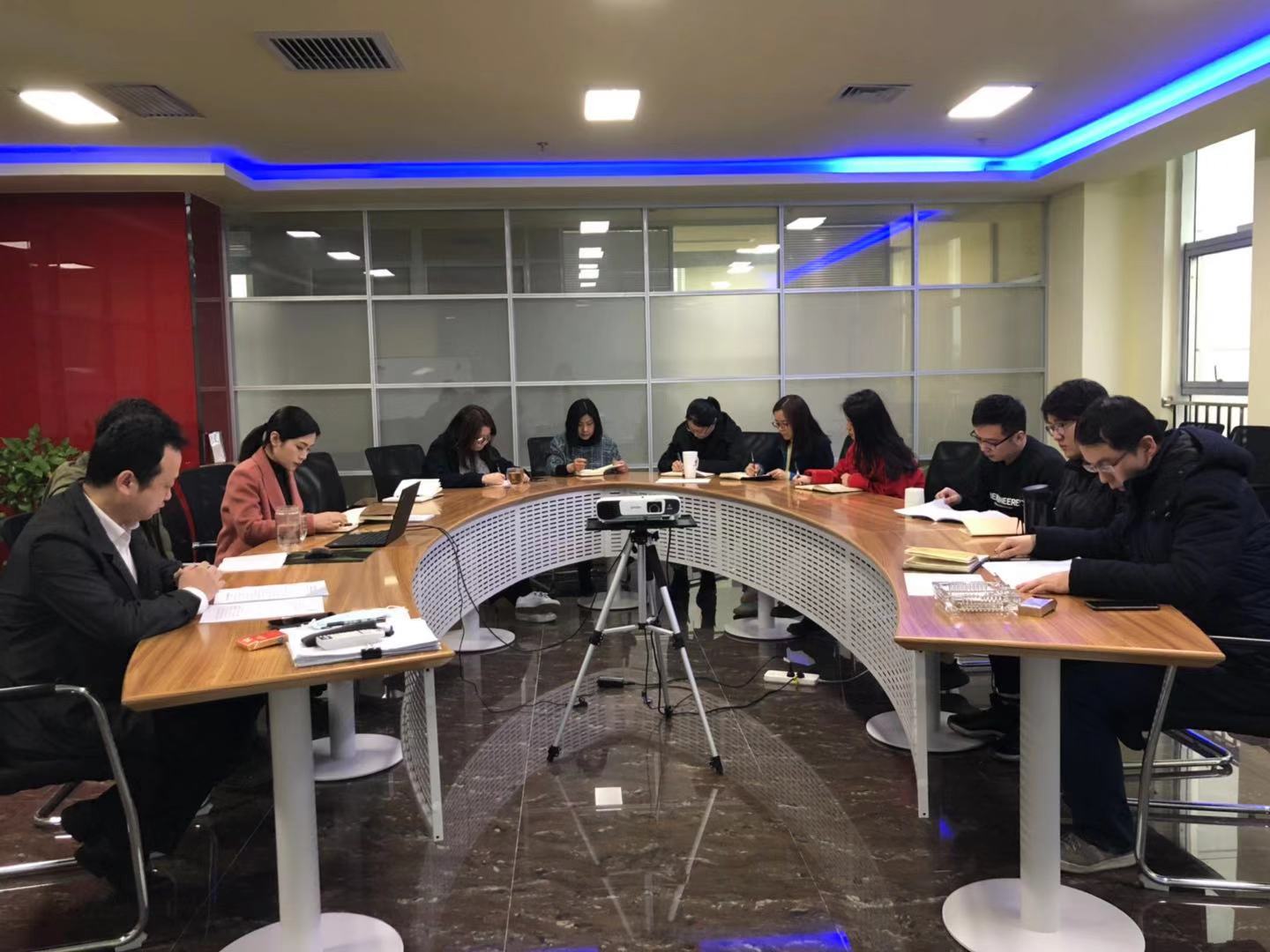 1551429368681034WWF6.jpg 20190301研究院公司組織傳達學(xué)習(xí)2019年工作會議暨一屆三次次職代會精神.jpg