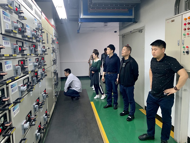 黃國全一行在連云港國家經濟開發區地熱能能源站考察調研。_副本.jpg