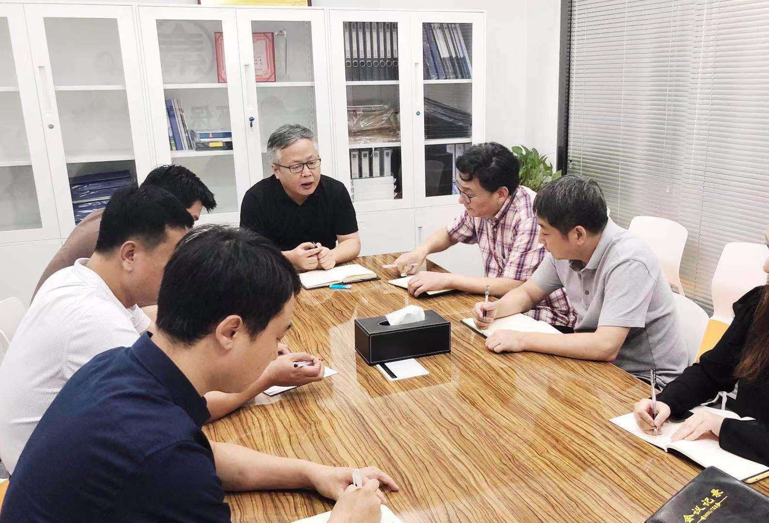 20190828投資公司召開“不忘初心、牢記使命”主題教育調(diào)研成果交流暨專題寇總.jpg