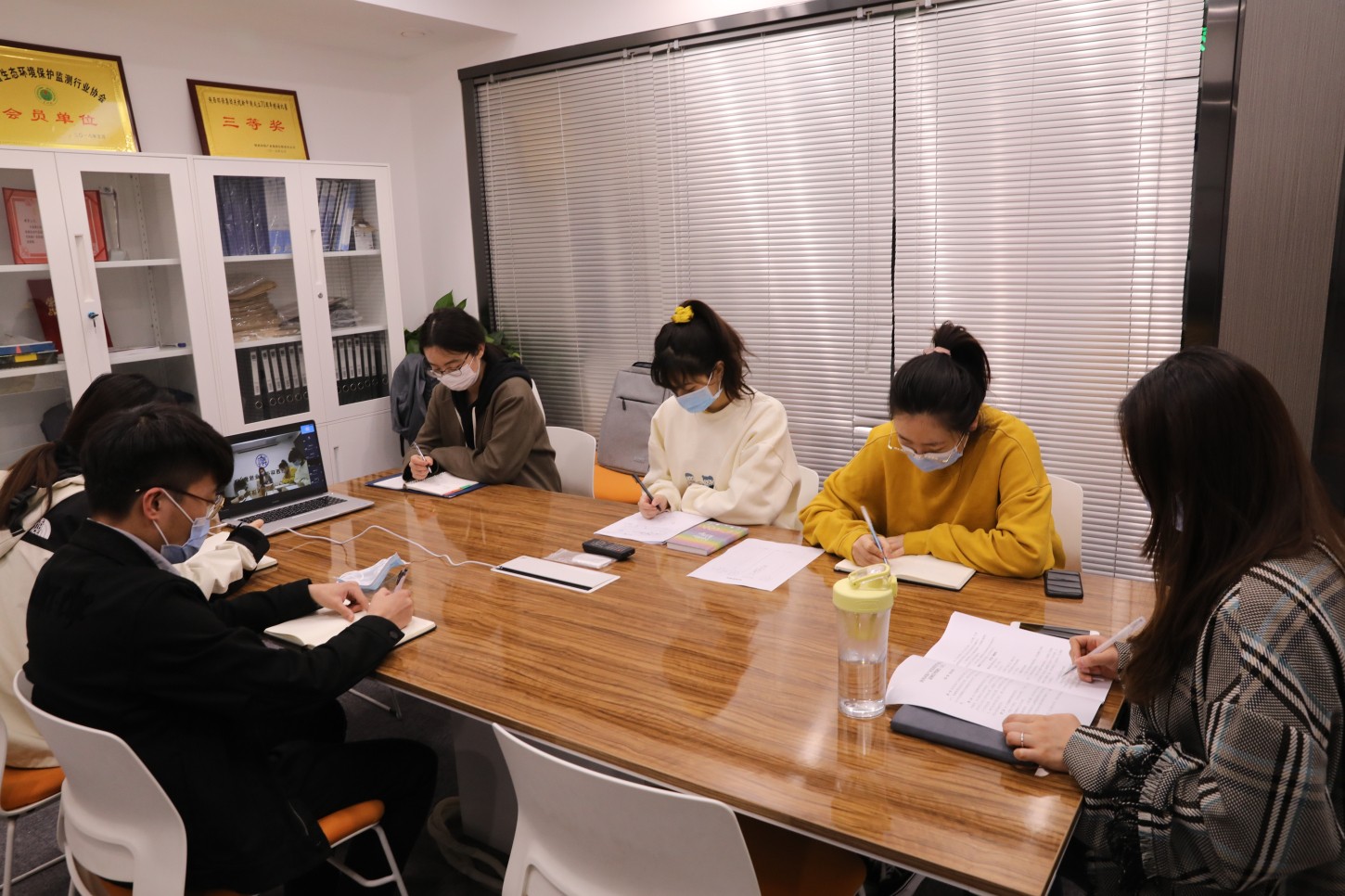 20200413投資公司開展規章制度培訓.jpg