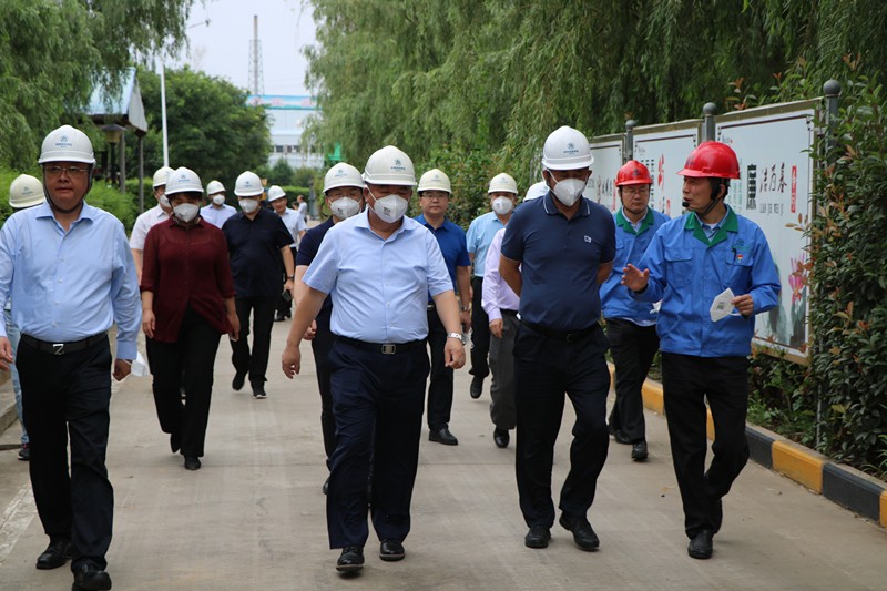 住建部調研組到三秦環保股份公司下屬新天地公司調研有害垃圾處置工作_副本.jpg