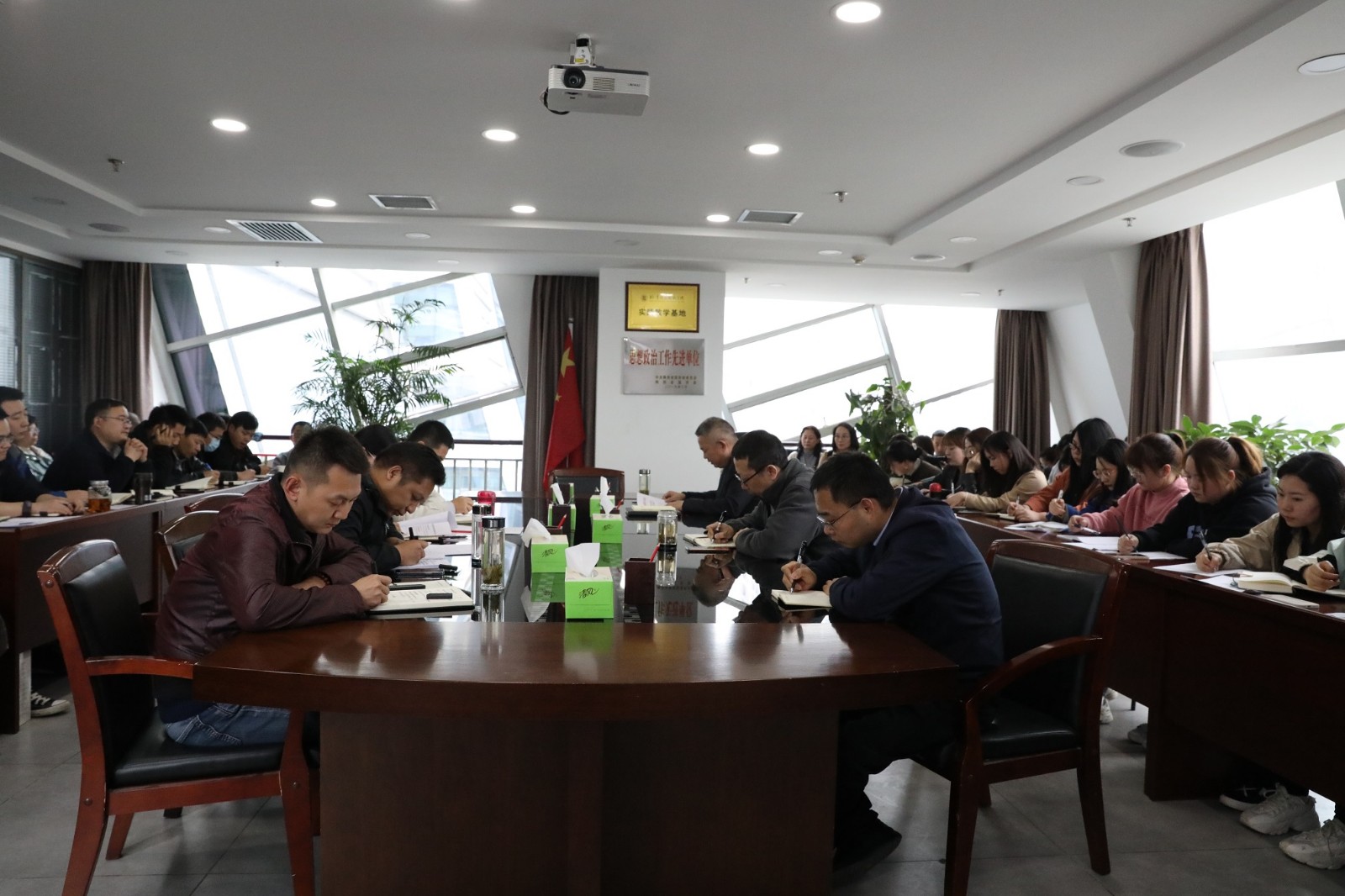 1617851008594291mXjR.jpeg 水環(huán)境公司舉辦黨史學(xué)習(xí)教育專題讀書班活動(dòng).jpeg