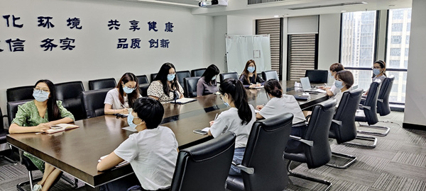 大秦公司組織開展新聞攝影技巧與稿件編寫規范座談會_副本.jpg