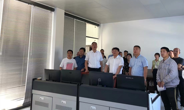 商洛市人大常委會副主任馮永清到水環(huán)境公司山陽縣污水處理廠調(diào)研_副本.jpg